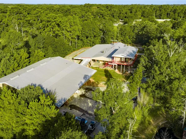 9800 Ramzi Dr, Conroe, TX 77303