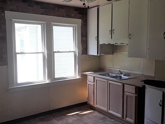 4th image of 45 Durham Ave