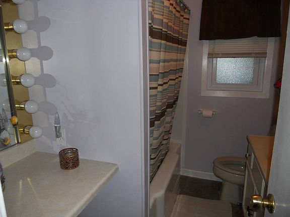 3rd image of 1201 Woodlawn Ave