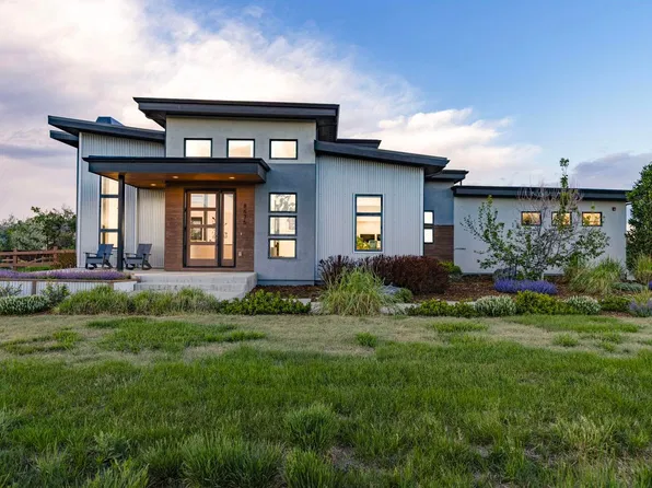 8675 Summerlin Pl, Longmont, CO 80503