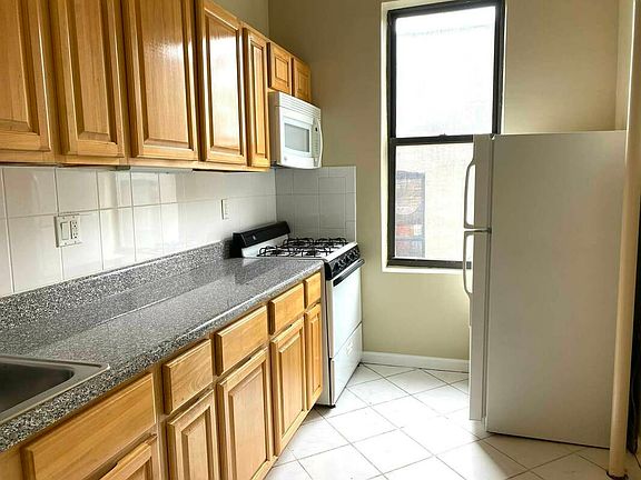 2nd image of 500 W 170th St #5A1