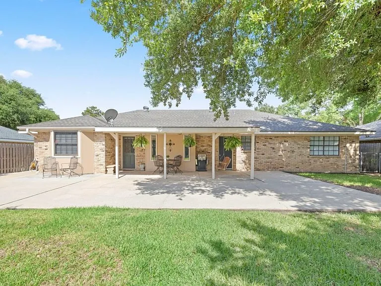 321 Orgeron Dr — Photo 9