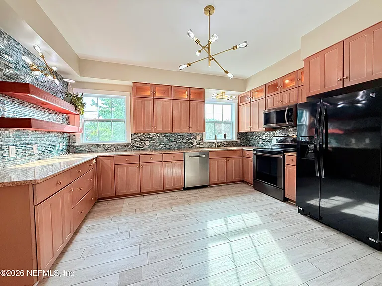 2512 Hendricks Ave — Photo 6