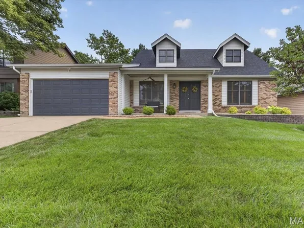1428 Cedar Bluff Dr, Ballwin, MO 63021