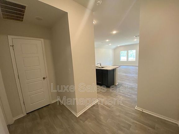 3rd image of 9512 Squire Ln