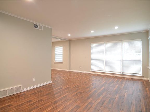 3rd image of 10447 Lanshire Dr
