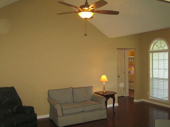 3rd image of 601 Loxley Dr