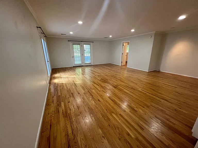 726 E Magnolia Ave — Photo 14