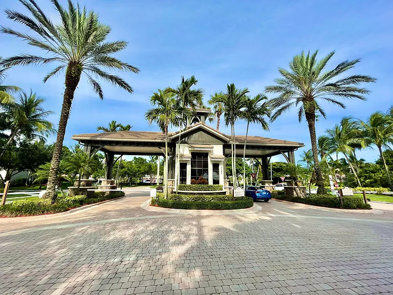 9656 Cobblestone Creek Dr — Photo 43