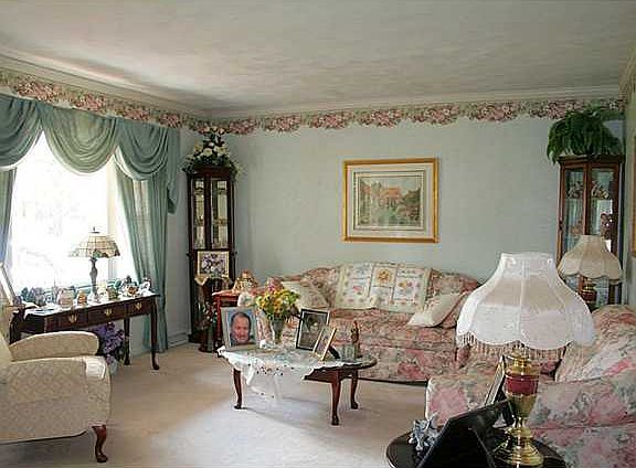 2nd image of 124 N Stephen St