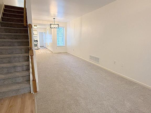 4th image of 1110 N Walnut St