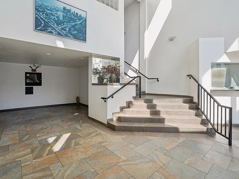 11657 Oxnard Str. — Photo 39