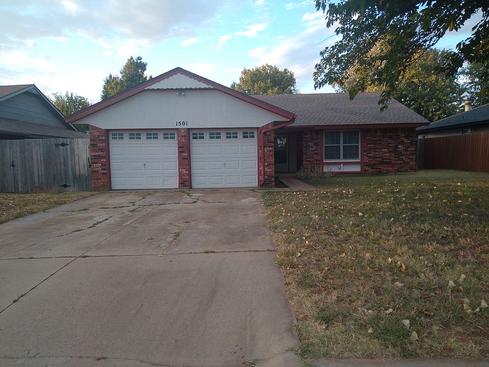 1501 Vulcan Circle 3 bedrooms 2 full bathrooms and 2 car garage.