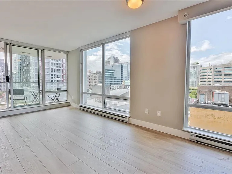 565 Smithe St #100X — Photo 5