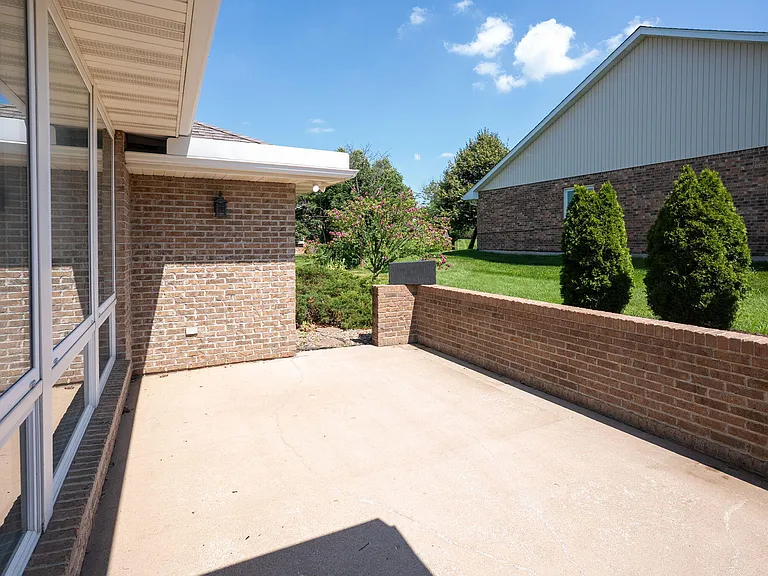 3711 Shadow Glen Ct — Photo 23
