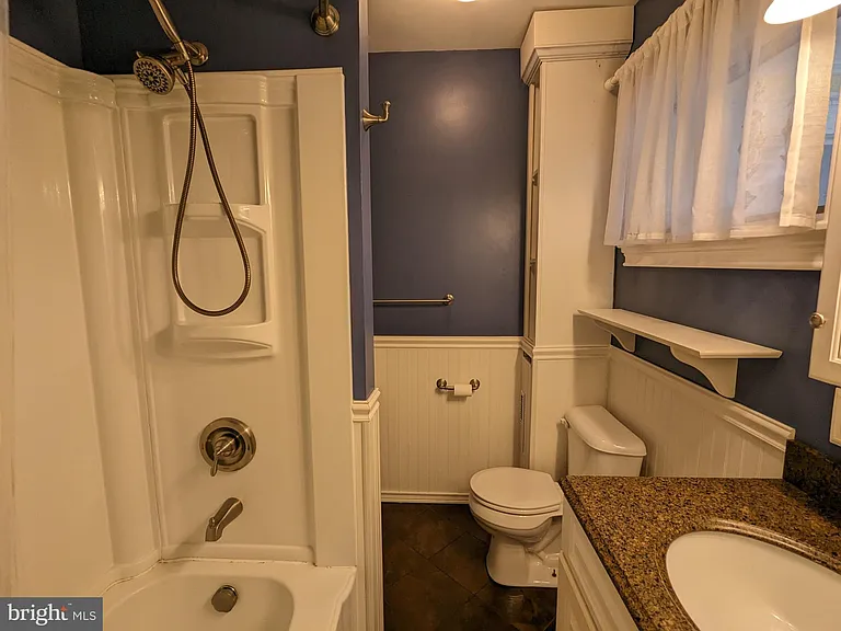 306 N Locust St — Photo 18