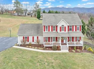 300 Laymantown Rd, Troutville, VA 24175