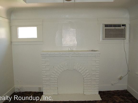 3rd image of 125 E Sonoma Ave