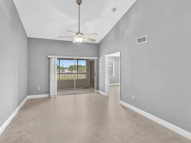 2881 N Oakland Forest Dr #105 — Photo 22