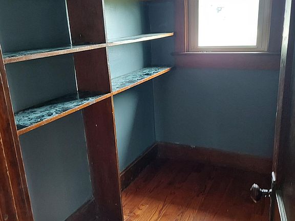 LARGE PANTRY