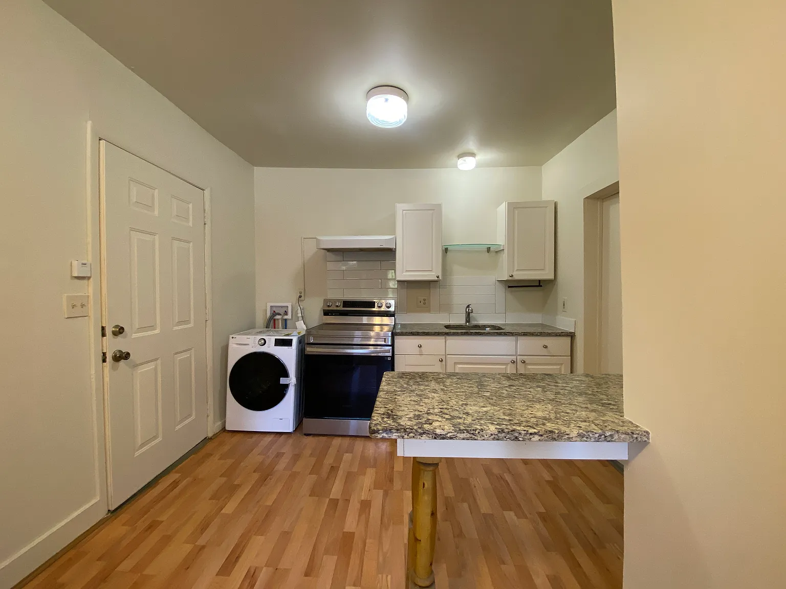 Studio, $1,900 — Photo 4