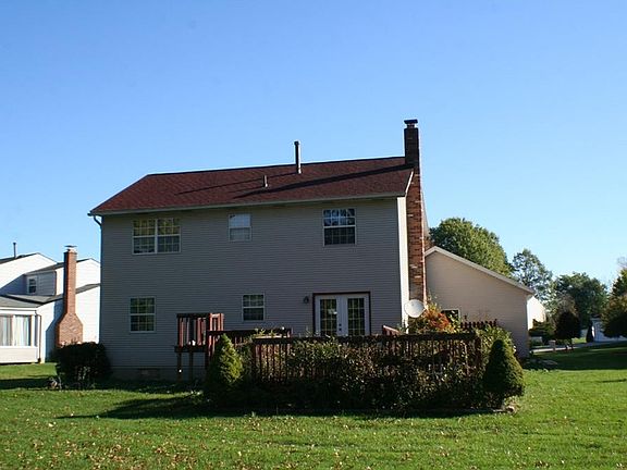 5th image of 5512 Pond Ct