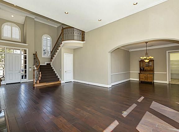 3rd image of 902 Country Club Dr