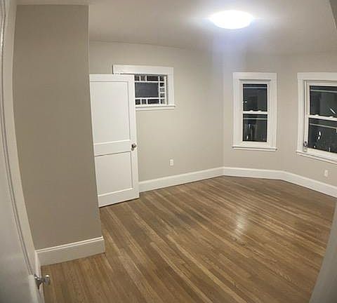 4th image of 45 Fox St