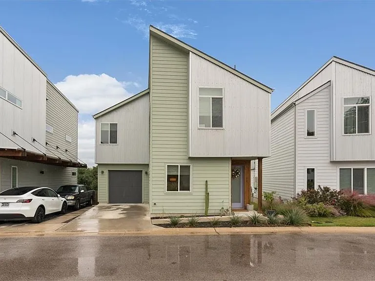 801 N Bluff Dr #18 — Photo 2