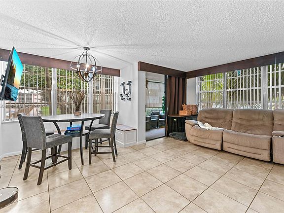 5th image of 2761 Taft St APT 110