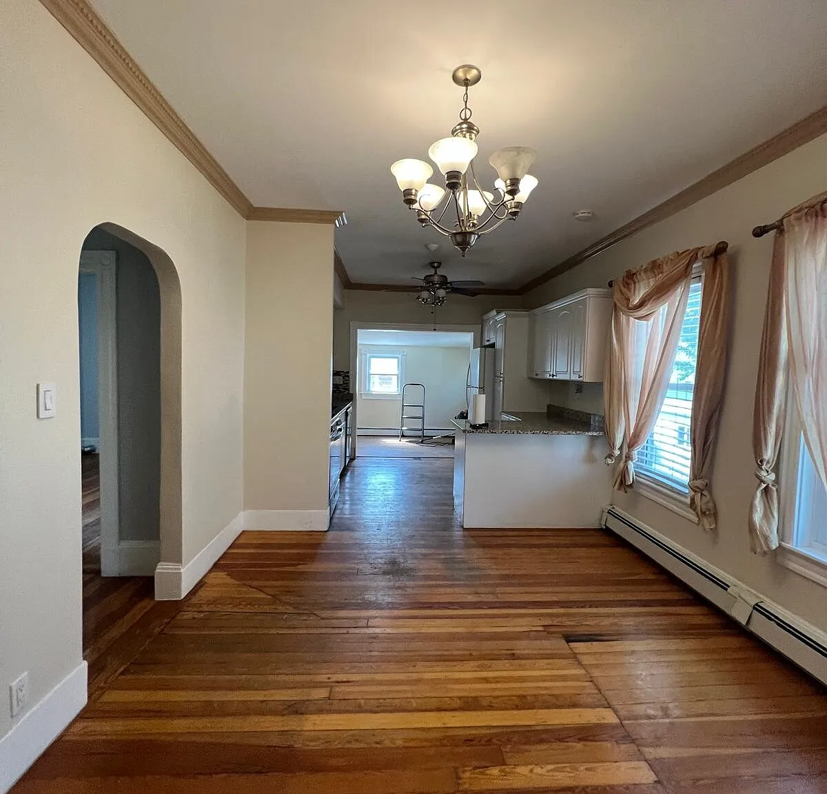 4 bed, 1.0 bath, $3,900 — Photo 1