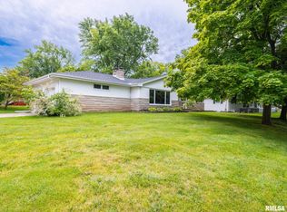 503 Wilshire Dr, Washington, IL 61571