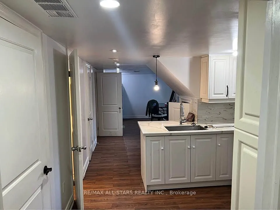 Building Photo - 12 Rossander Ct
