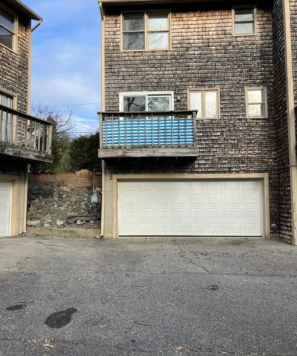 2 bed, 1.5 bath, 938 sqft, $2,495 — Photo 2