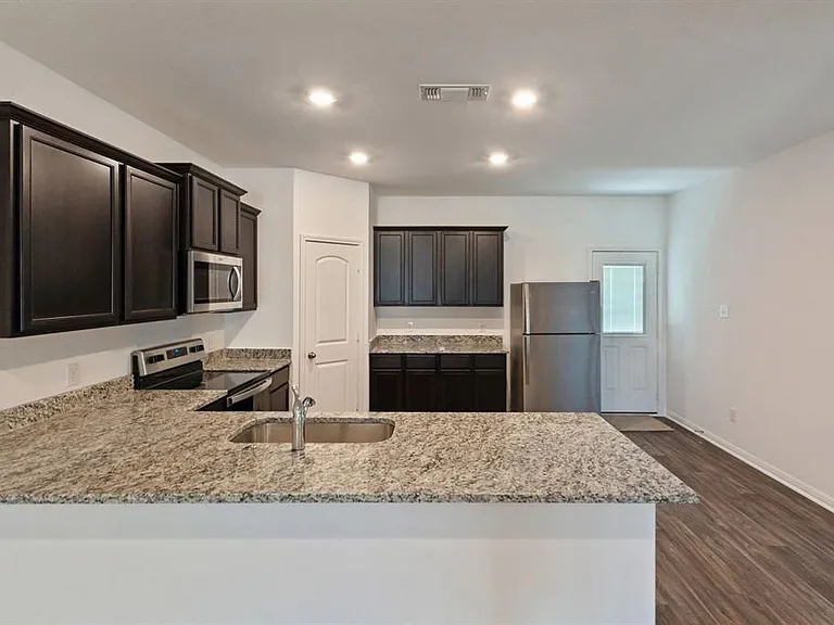 16429 Farmhouse Ln — Photo 6