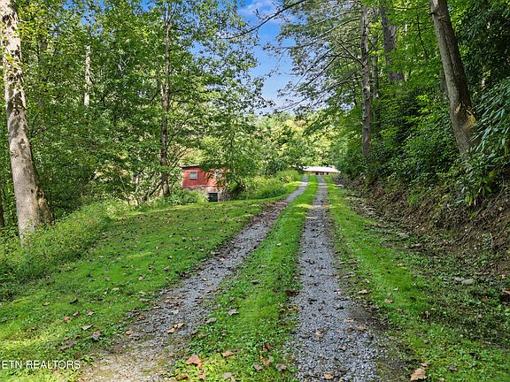 5th image of 724 Caney Creek Rd