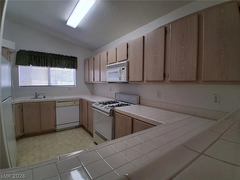 7802 Kings Cove Ct — Photo 4
