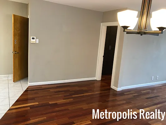 Rented by Metropolis International Realty Inc. | media 4