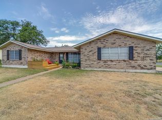 216 Forest Trail Dr, Fredericksburg, TX 78624