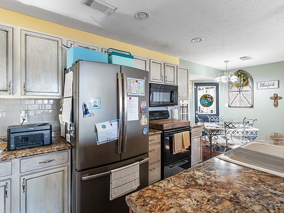 4th image of 590 Jackson Hollow Rd