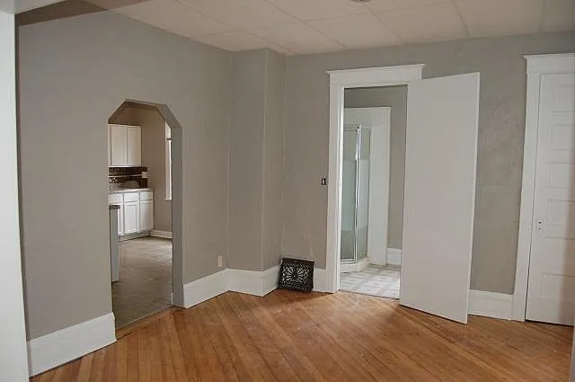 4 bed, 2200 sqft, $3,200 — Photo 4