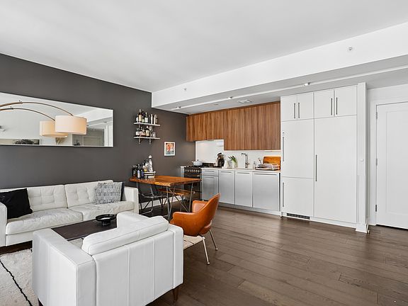 4th image of 212 N 9th St APT 4C