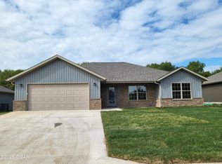 1618 Ridgemont Ave, Monett, MO 65708