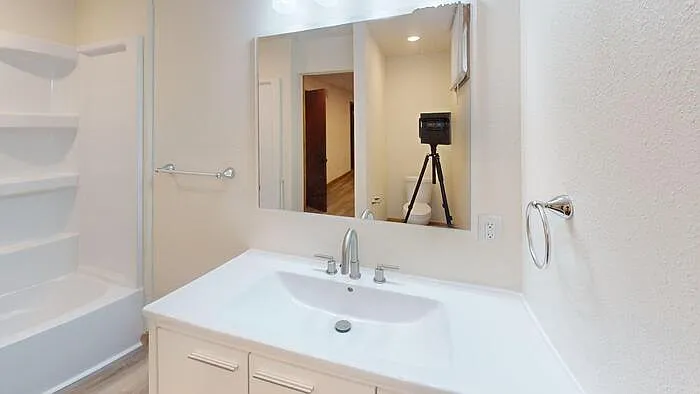 4 bed, 2.0 bath, $1,800 — Photo 3
