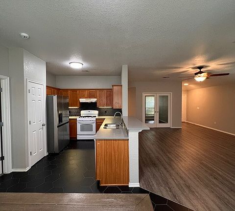 5th image of 12112 S Land Ave