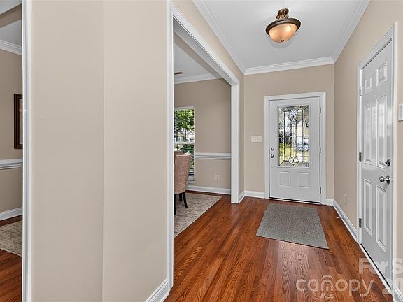 4th image of 1205 Williamstown Rd