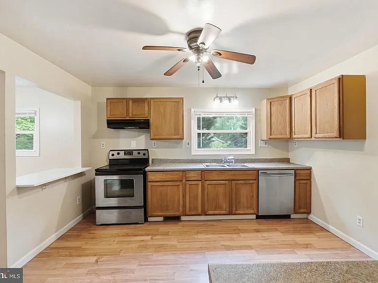 8402 Sleepy Hollow Rd — Photo 7