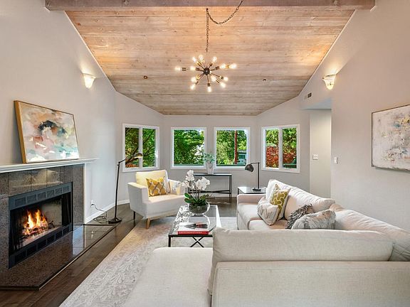 3rd image of 20 Bishop Ln