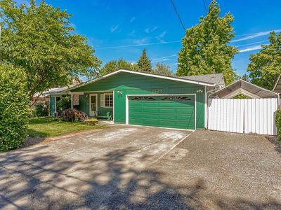 1867 S Peach St, Medford, OR, 97501