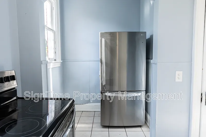 326 S Potomac St — Photo 2